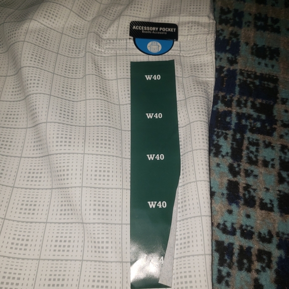 PGA Tour Shorts Motionflux 360 Active Stretch Waistband~White and light gray - Picture 8 of 8